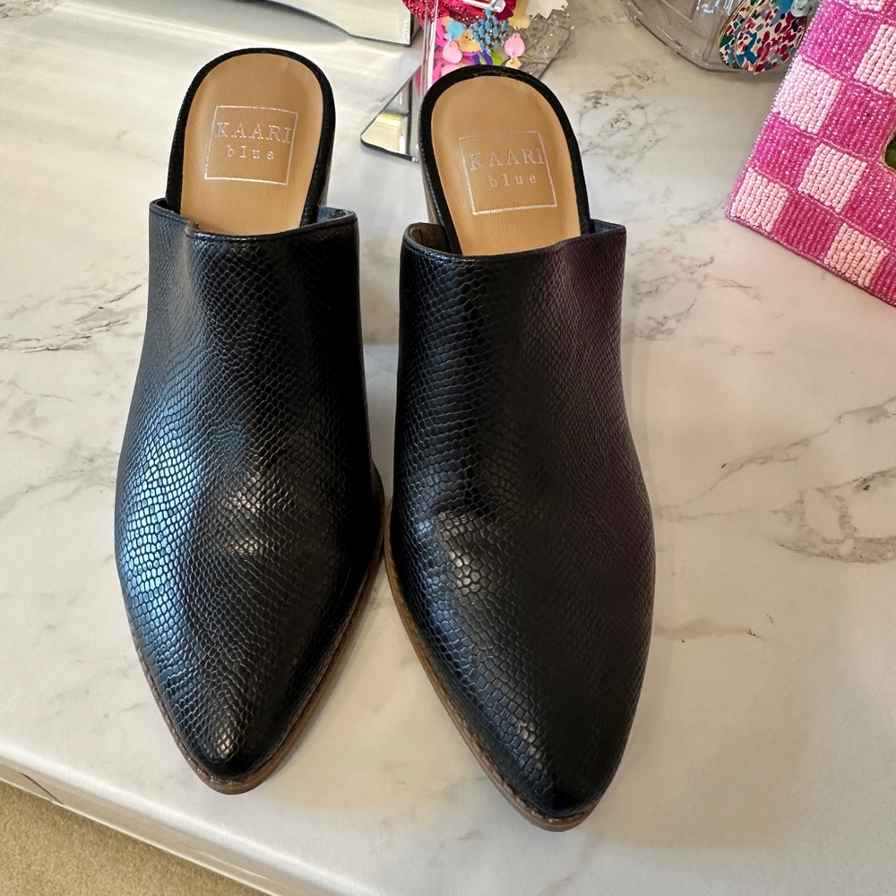 Kaari Blue Women's Black Slip-On Shoes